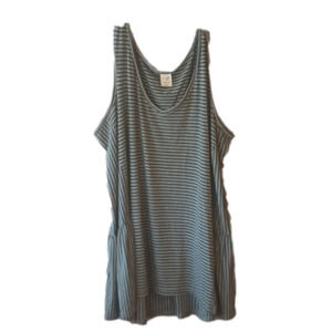 5/$25 (b2-16) Flowing tank 16/18